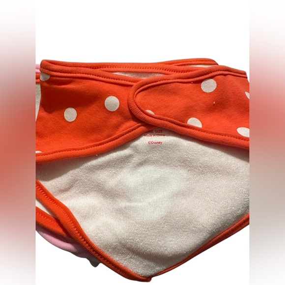 Get Ready for Mealtime Fun with Disney Minnie Mouse 6 Piece Bib Set! - Picture 7 of 7